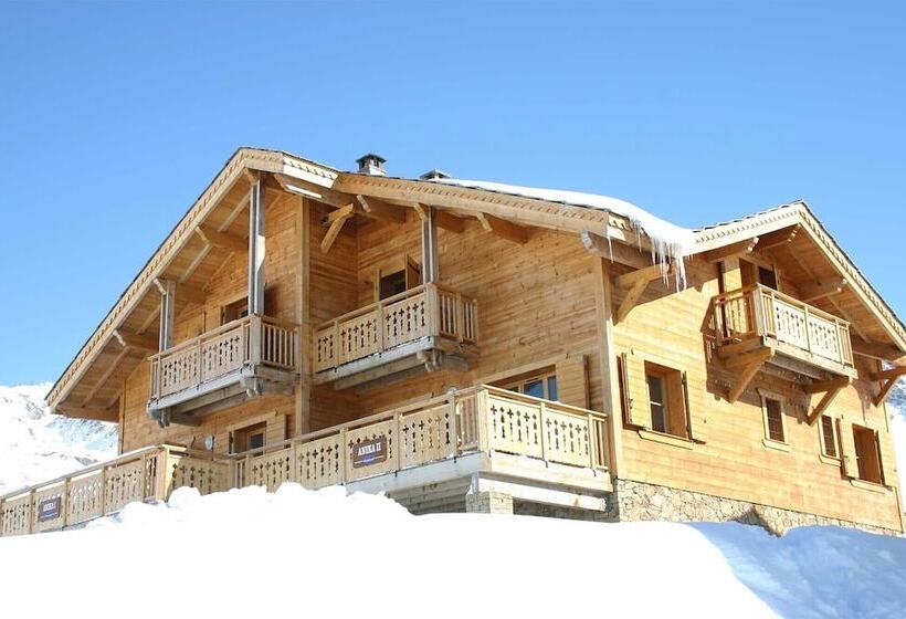 Madame Vacances Les Chalets de L'Altiport