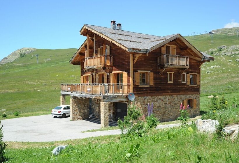 Madame Vacances Les Chalets de L'Altiport