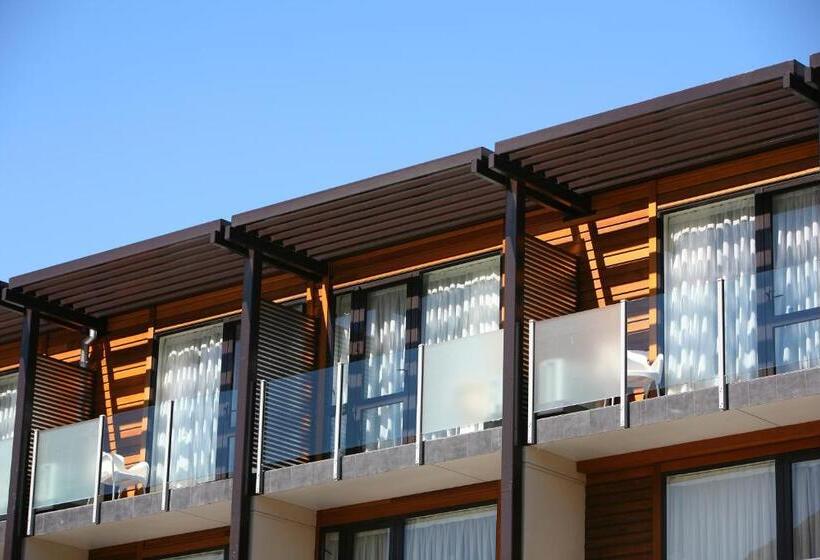 Novotel Queenstown Lakeside