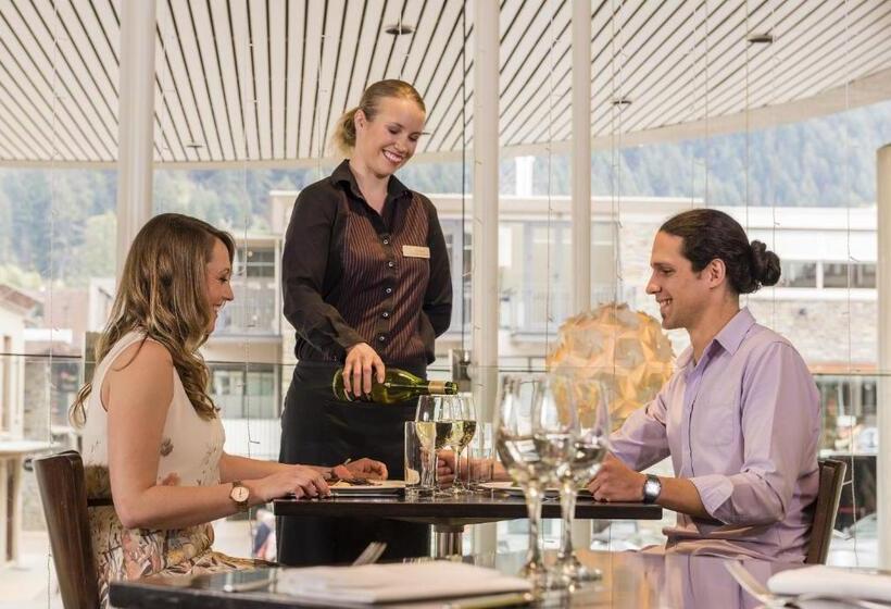 Novotel Queenstown Lakeside