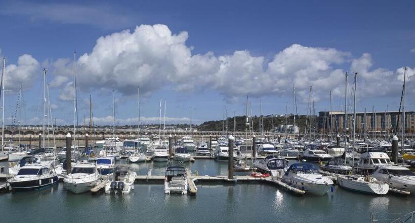 Radisson Blu Waterfront Hotel, Jersey