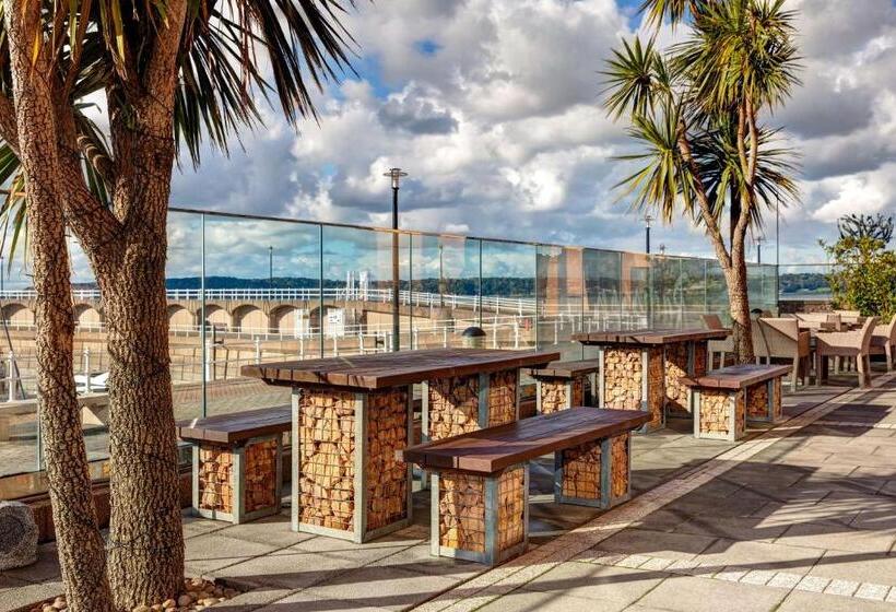 Radisson Blu Waterfront Hotel, Jersey