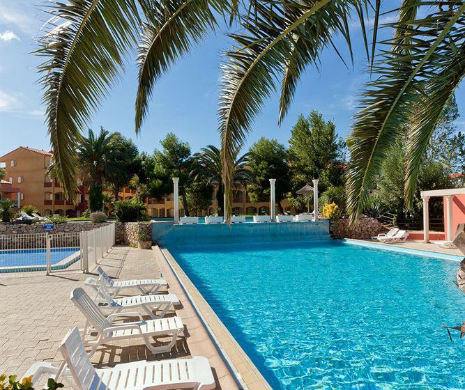 리조트 Malibu Village