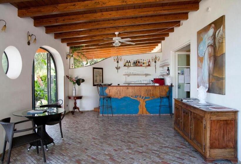 استراحتگاه Villa Enrica   Aeolian Charme