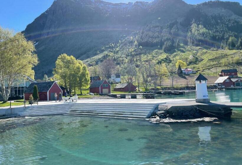 Rosendal Fjordhotel