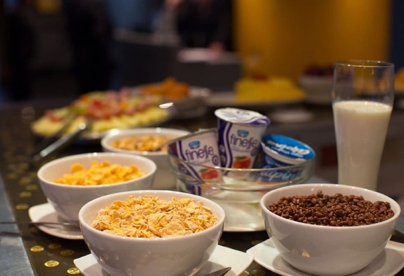 هتل 104 Art Suites