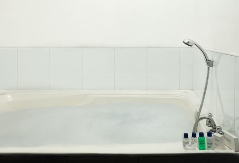 בית מלון כפרי 104 Art Suites