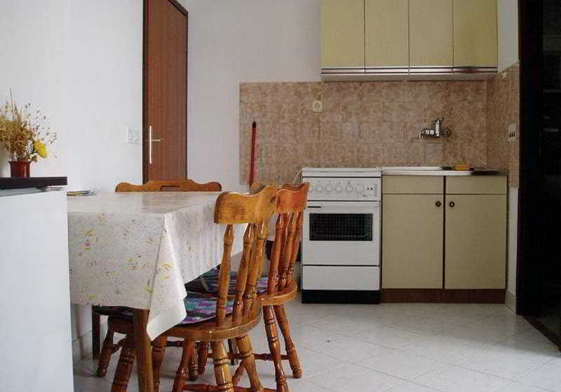 Отель Apartmani Bilusic