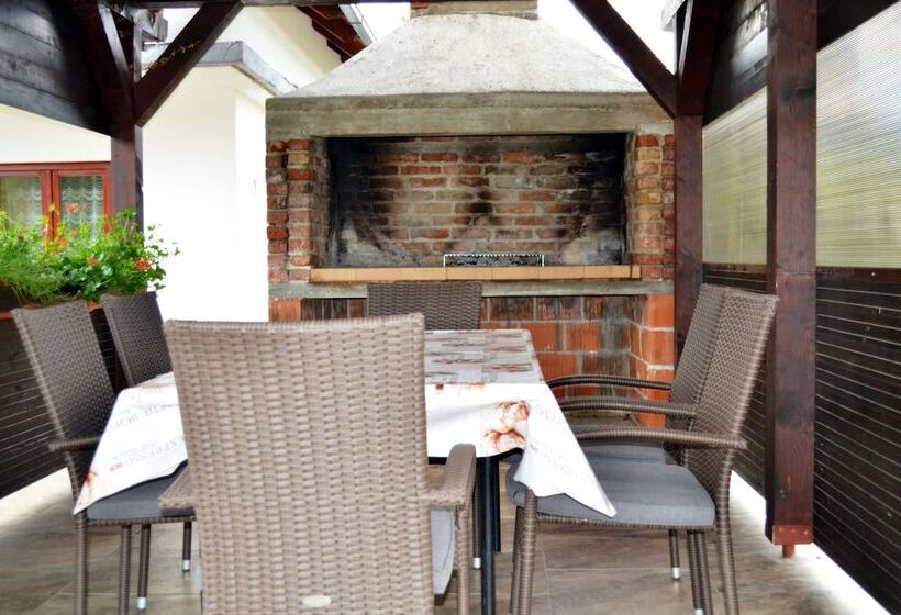 בית מלון כפרי Apartments And Rooms Krizmanic