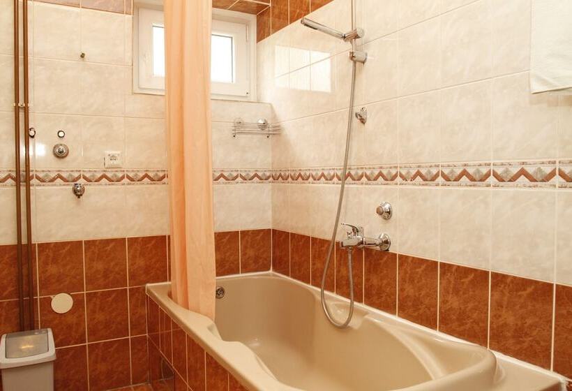 בית מלון כפרי Apartments And Rooms Krizmanic