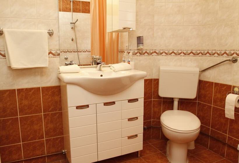 בית מלון כפרי Apartments And Rooms Krizmanic