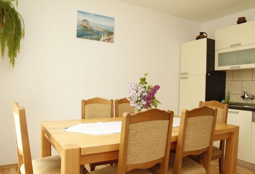 בית מלון כפרי Apartments And Rooms Krizmanic