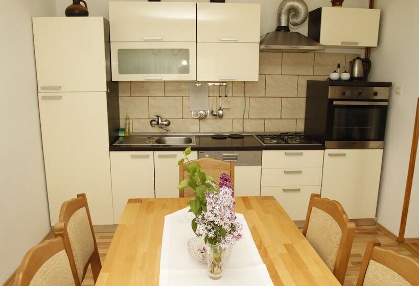 בית מלון כפרי Apartments And Rooms Krizmanic