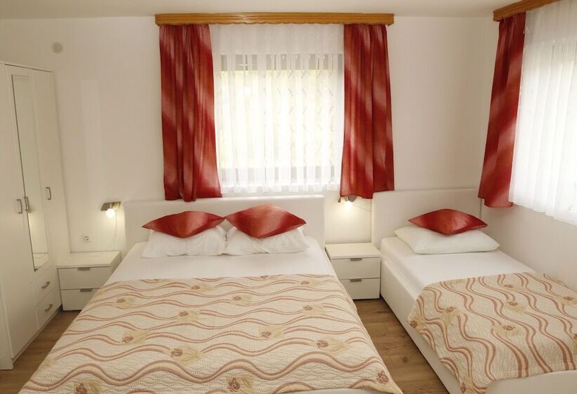 בית מלון כפרי Apartments And Rooms Krizmanic