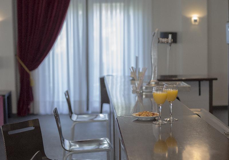 Hotel Balneario de Trillo - Carlos III