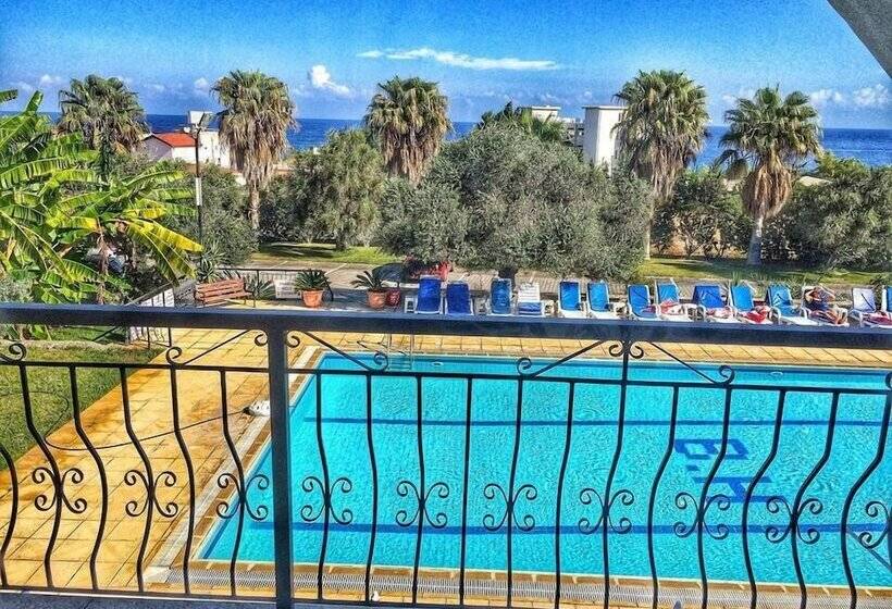 Отель Bare Hill Holiday Village