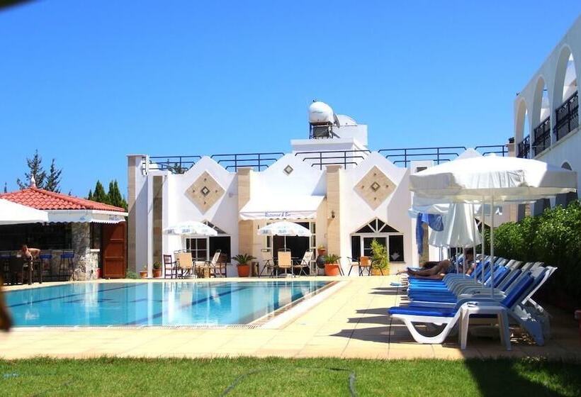 Отель Bare Hill Holiday Village