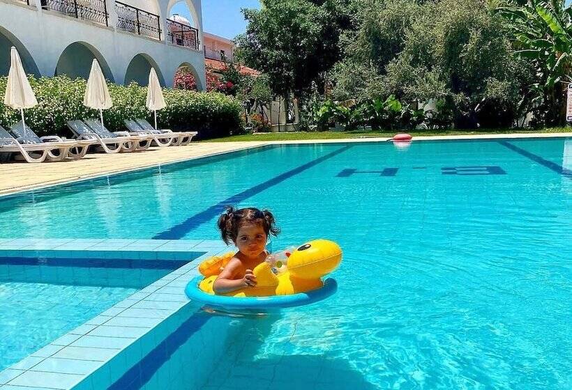 Отель Bare Hill Holiday Village