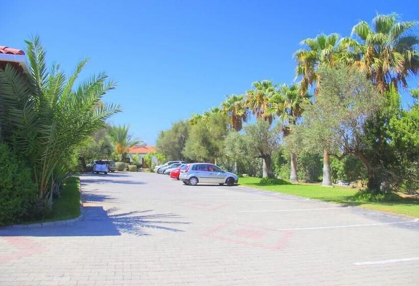 Отель Bare Hill Holiday Village