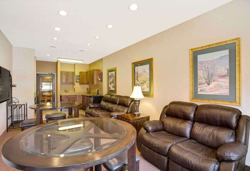 هتل Baymont By Wyndham Tucson Airport