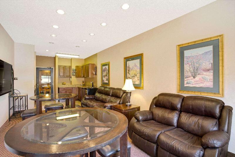 هتل Baymont By Wyndham Tucson Airport