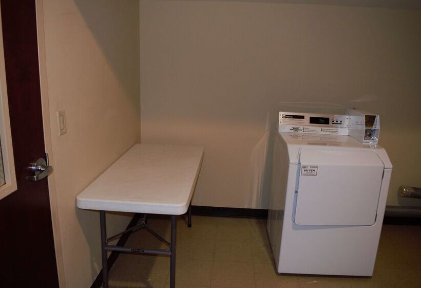 هتل Best Western Plus Strawberry Inn & Suites