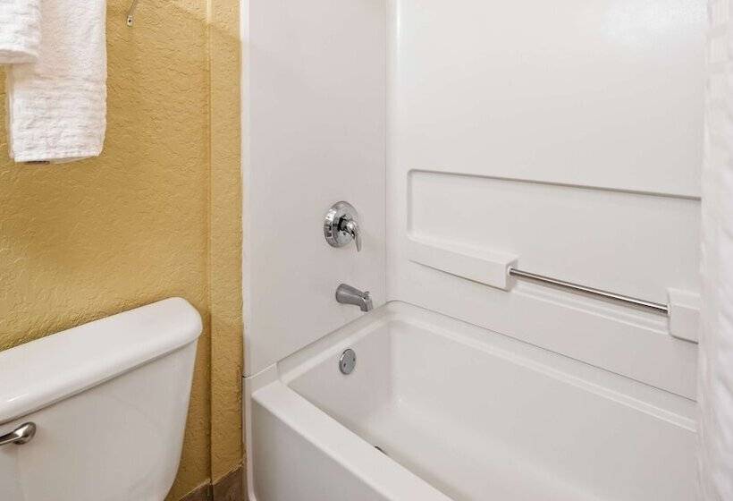 هتل Best Western Plus Strawberry Inn & Suites