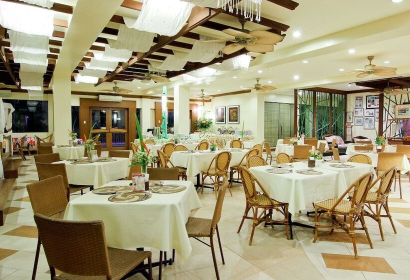 בית מלון כפרי Boracay Tropics Resort