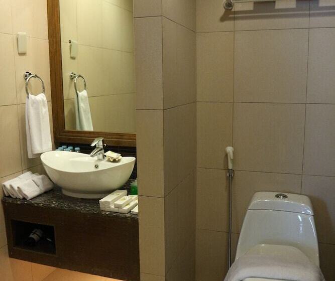 בית מלון כפרי Boracay Tropics Resort