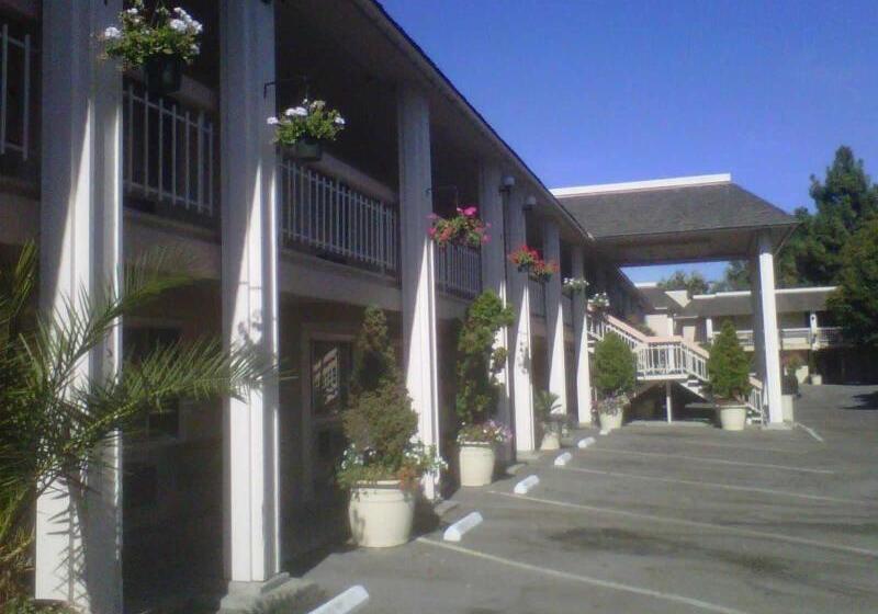 فندق Caravelle Inn Extended Stay