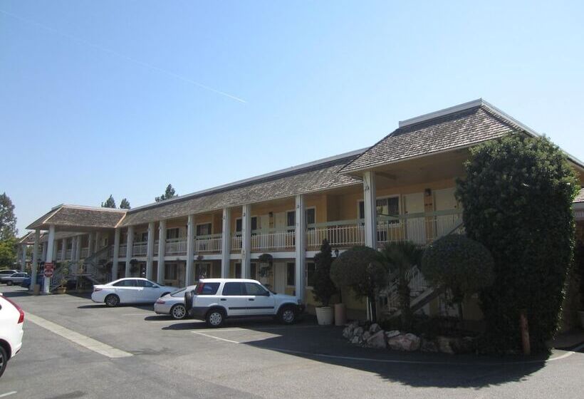 فندق Caravelle Inn Extended Stay