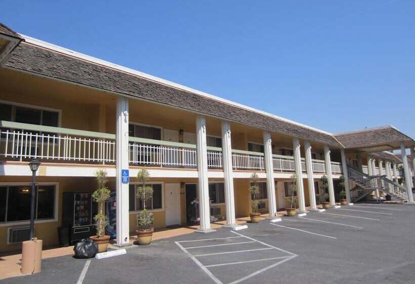 فندق Caravelle Inn Extended Stay