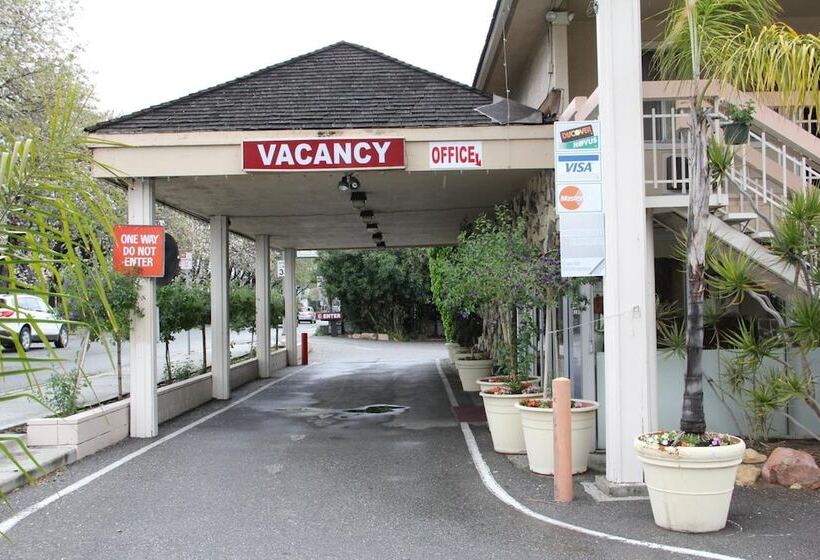 فندق Caravelle Inn Extended Stay