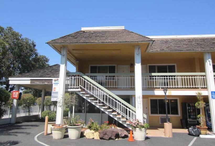 فندق Caravelle Inn Extended Stay