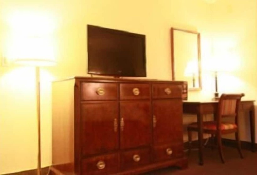 فندق Caravelle Inn Extended Stay