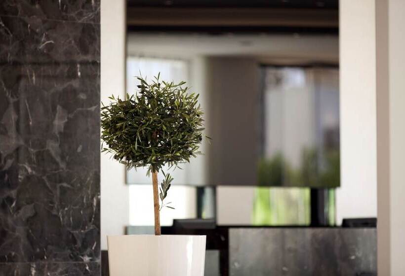 Отель Christofinia