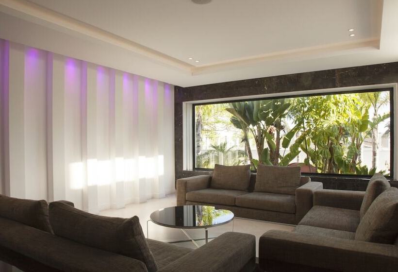 Отель Christofinia