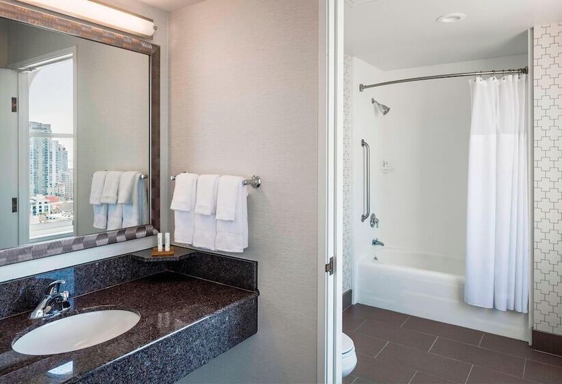 هتل Courtyard By Marriott San Diego Downtown