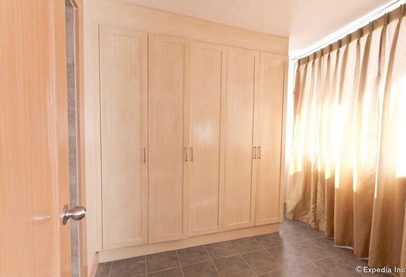 Crown Regency Hotel And Towers