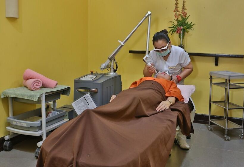 Crown Regency Hotel And Towers