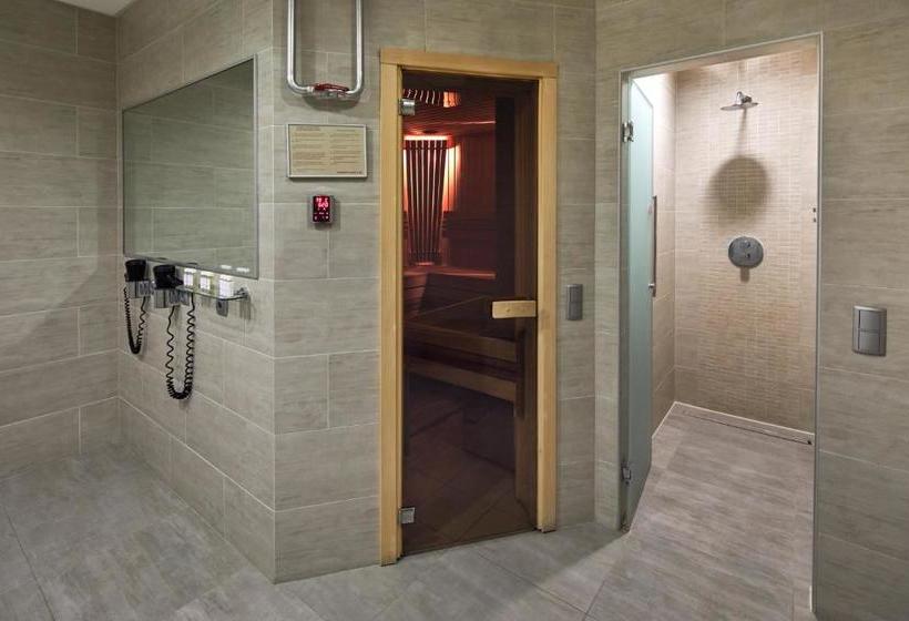 هتل Crowne Plaza Moscow World Trade Centre, An Ihg