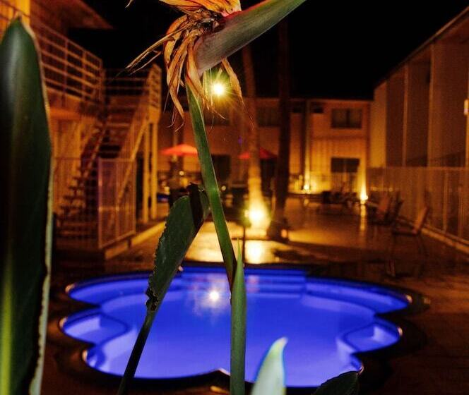 فندق Delos Reyes Palm Springs