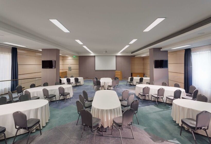 فندق Doubletree By Hilton Cluj – City Plaza