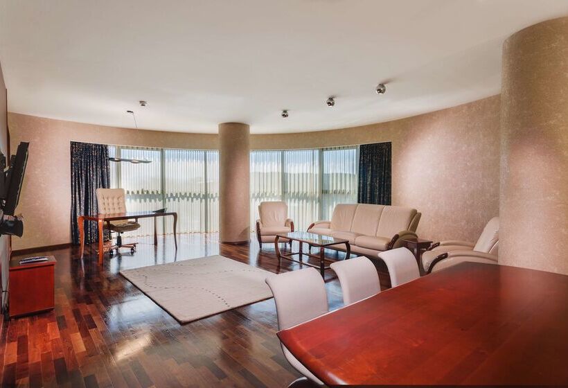 فندق Doubletree By Hilton Cluj – City Plaza