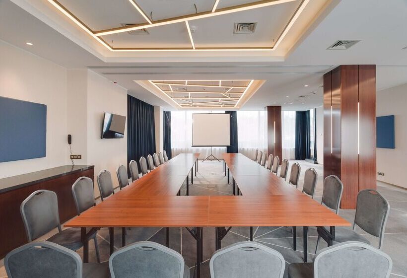 فندق Doubletree By Hilton Cluj – City Plaza