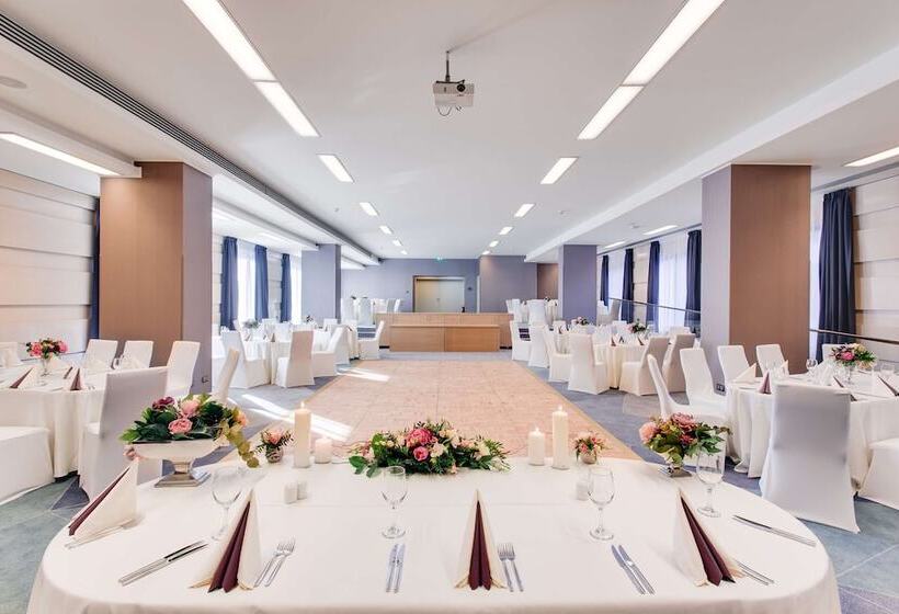 فندق Doubletree By Hilton Cluj – City Plaza