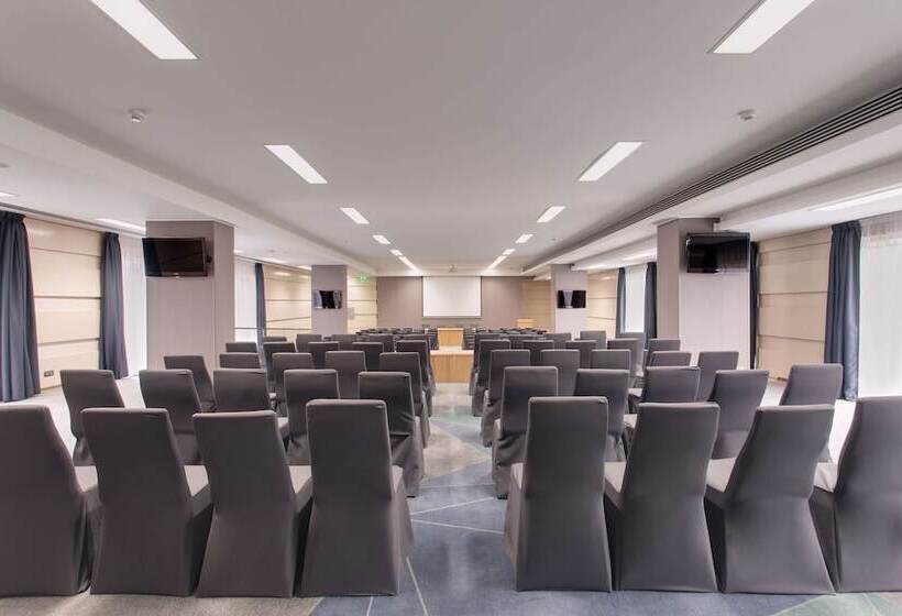 فندق Doubletree By Hilton Cluj – City Plaza