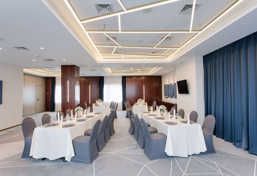 فندق Doubletree By Hilton Cluj – City Plaza