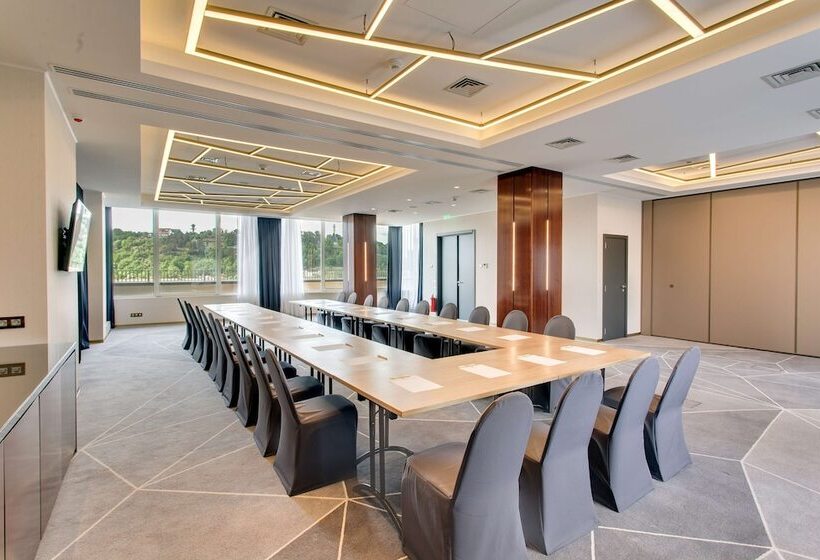 هتل Doubletree By Hilton Cluj – City Plaza