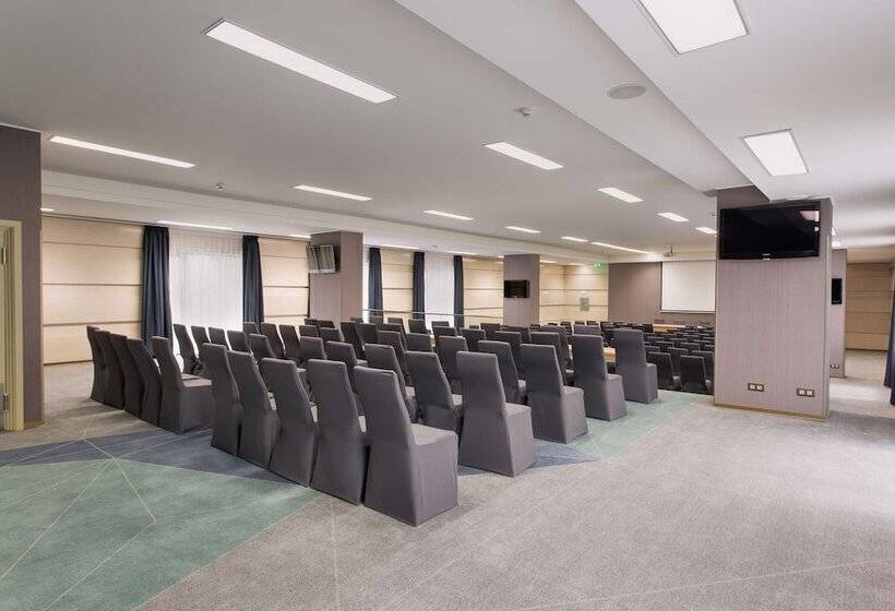 فندق Doubletree By Hilton Cluj – City Plaza